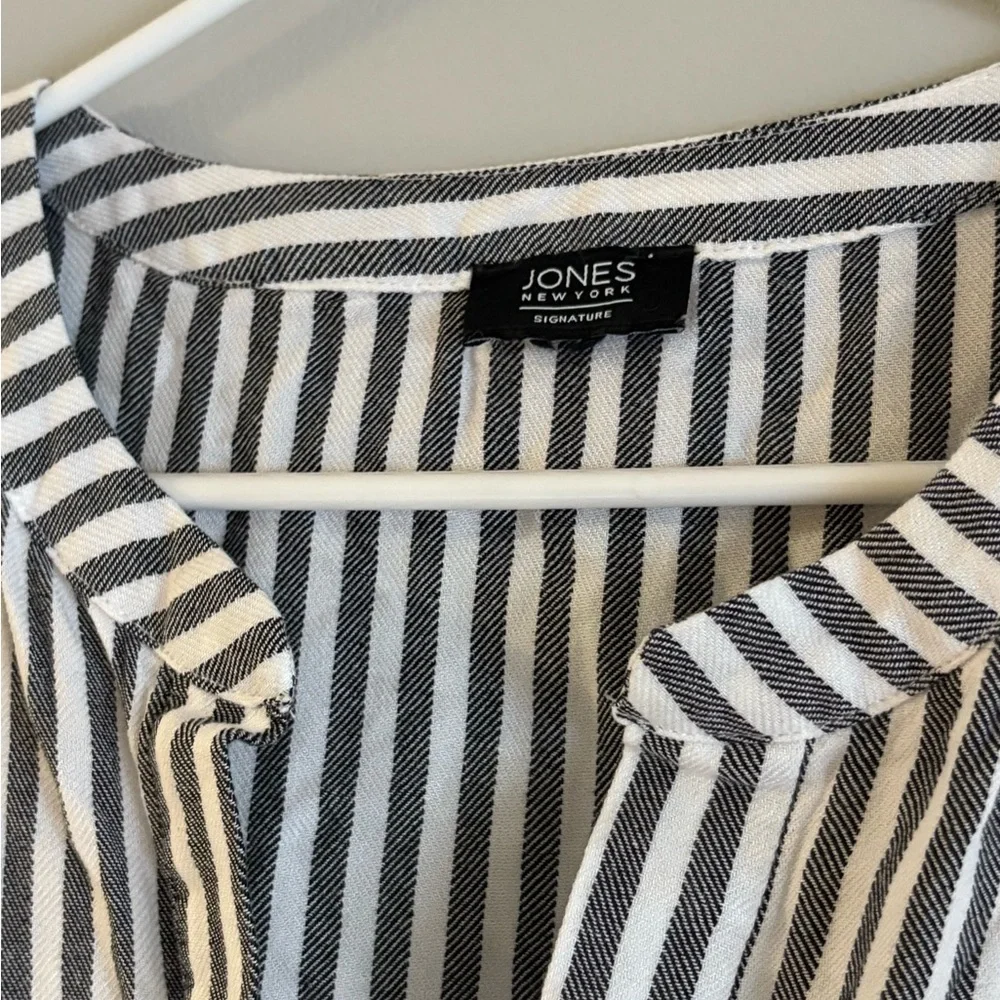 Jones New York Monochrome Striped Top - Picture 3 of 4